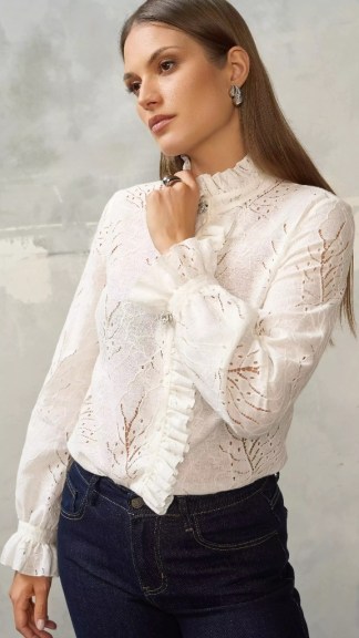 Biala-koronkowa-bluzka-z-dlugim-rekawem-AMANDA_7647-1_EZURI2-2480x3720